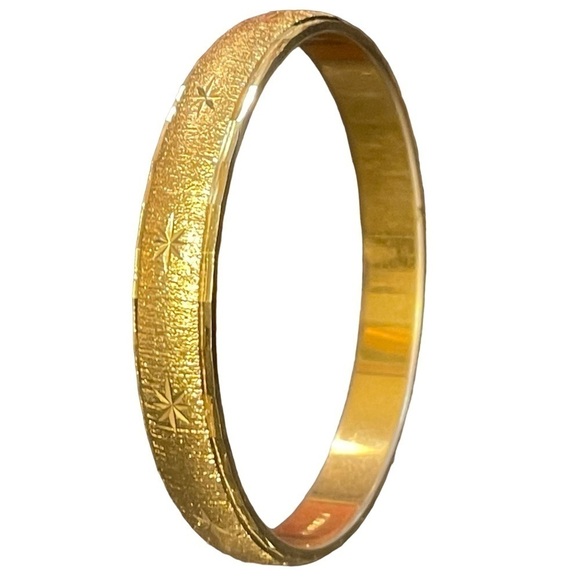 Vintage Monet Gold Toned Engraved Starburst Statement Bangle Bracelet 7 3/4” - Picture 1 of 12